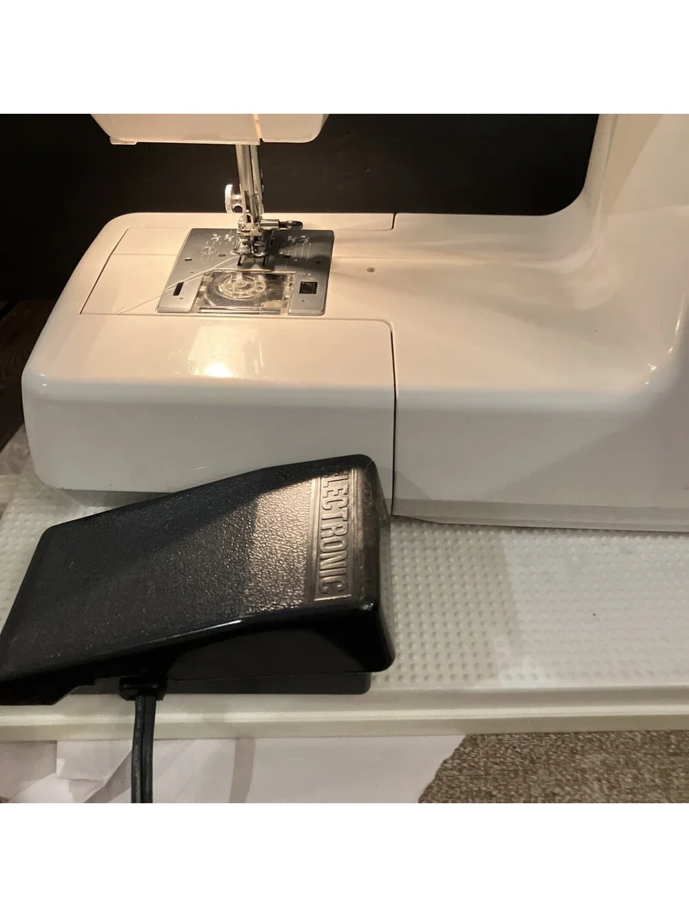 Vintage Sears Kenmore Sewing Machine W/Foot Pedal W/ Case Model 17124790 “WORKS”